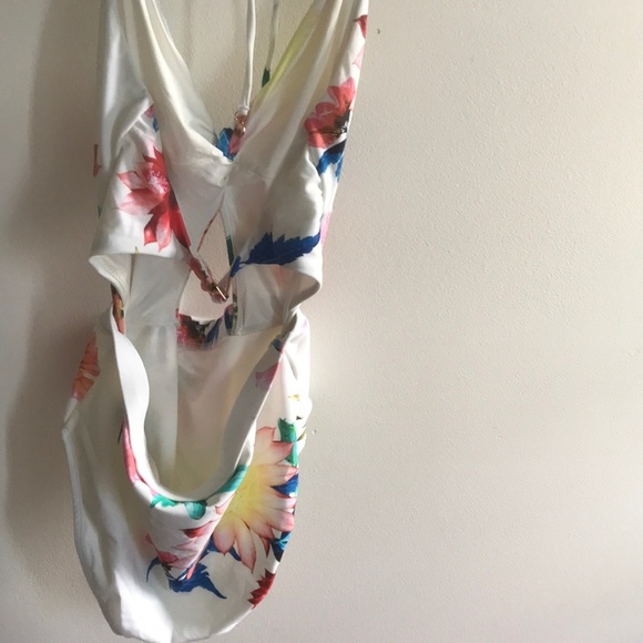 New 6 Shore Road Divine one piece white floral S - Picture 11 of 12